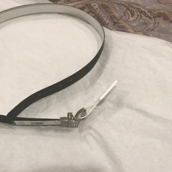 Michael Kors Reversible Leather Belt - Picture 5 of 5